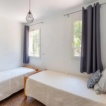 Holiday home With Garden Minerve