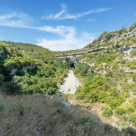 With Garden Minerve