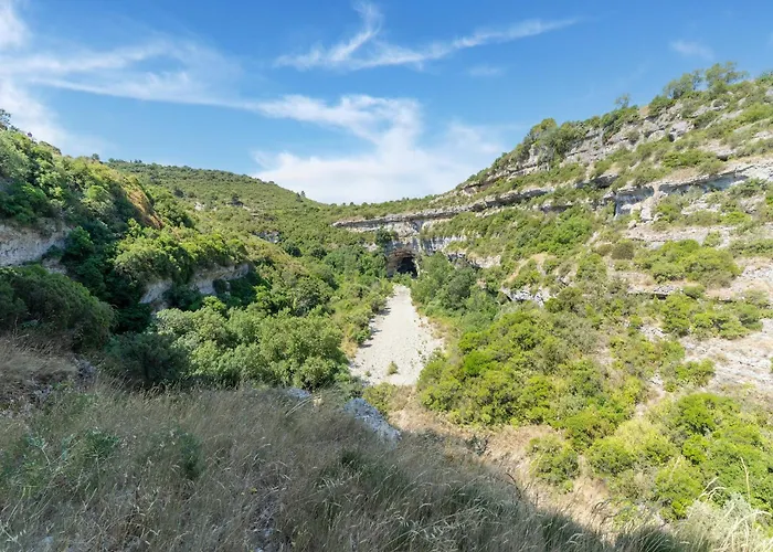 With Garden Minerve