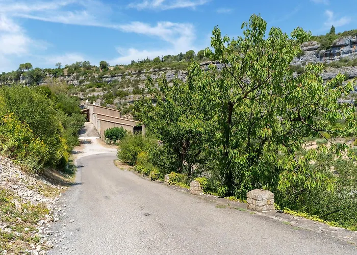 With Garden Minerve